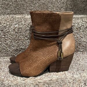 Women’s OTBT Brown and Tan Open toe Ankle Boots